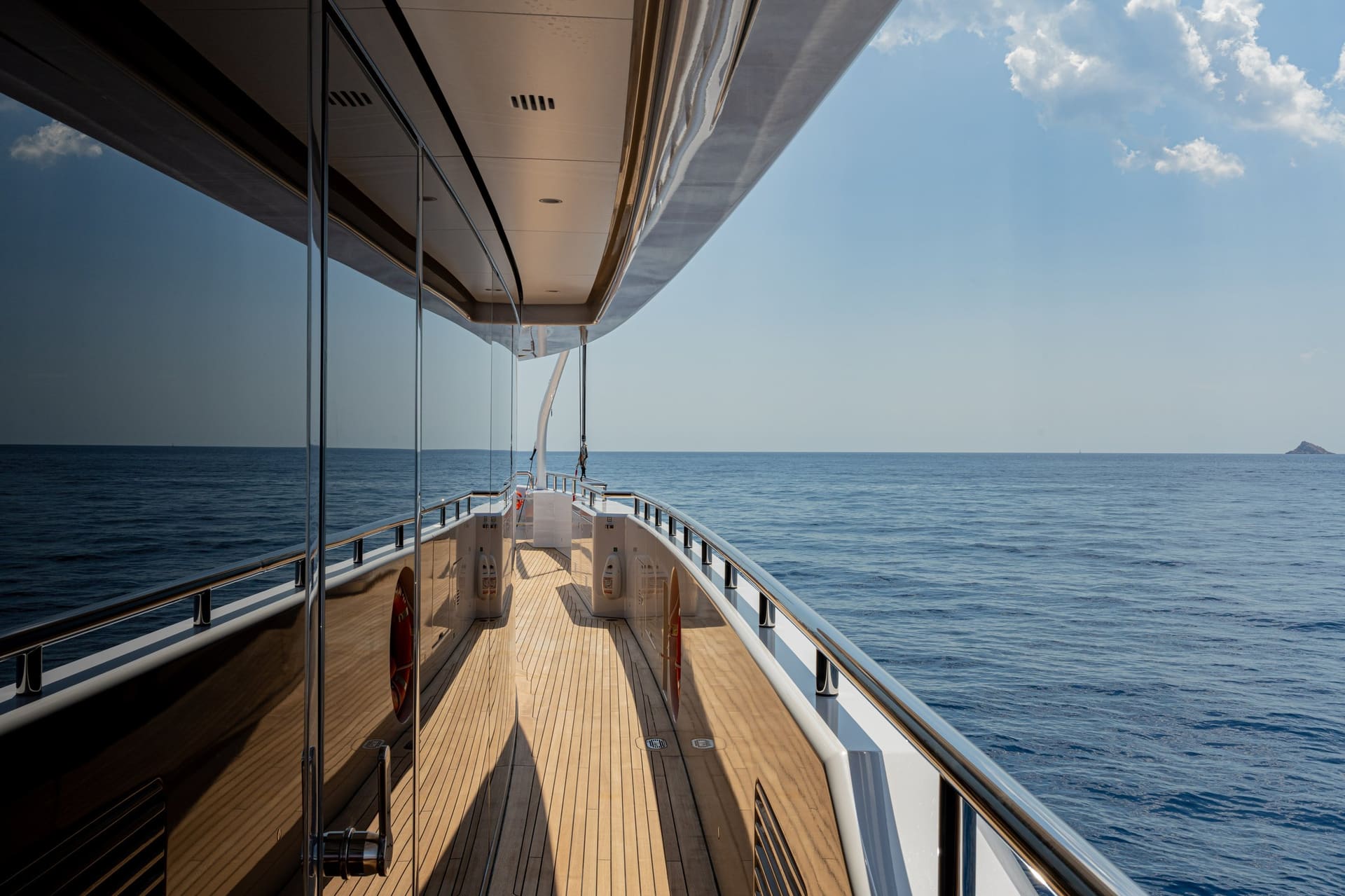 Benetti B.Now 50M Inari, photograph 9