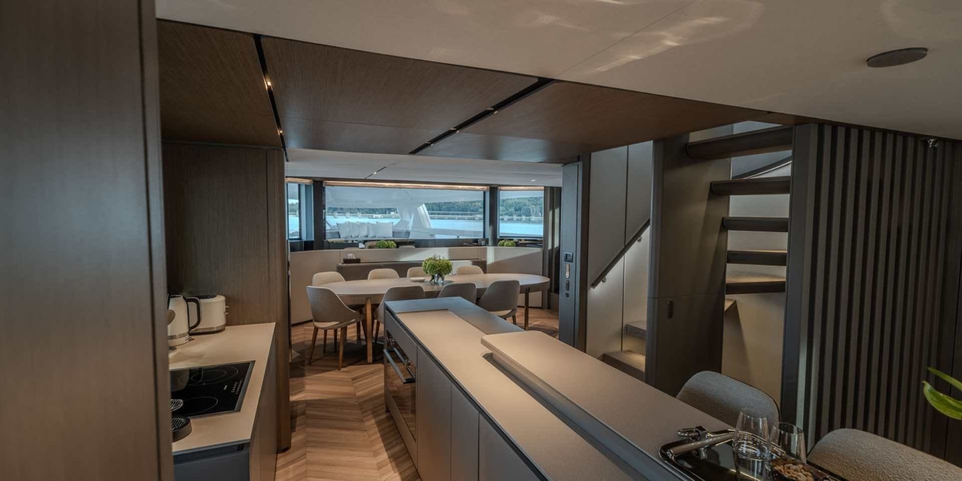 Ferretti Infynito 90, photograph 8