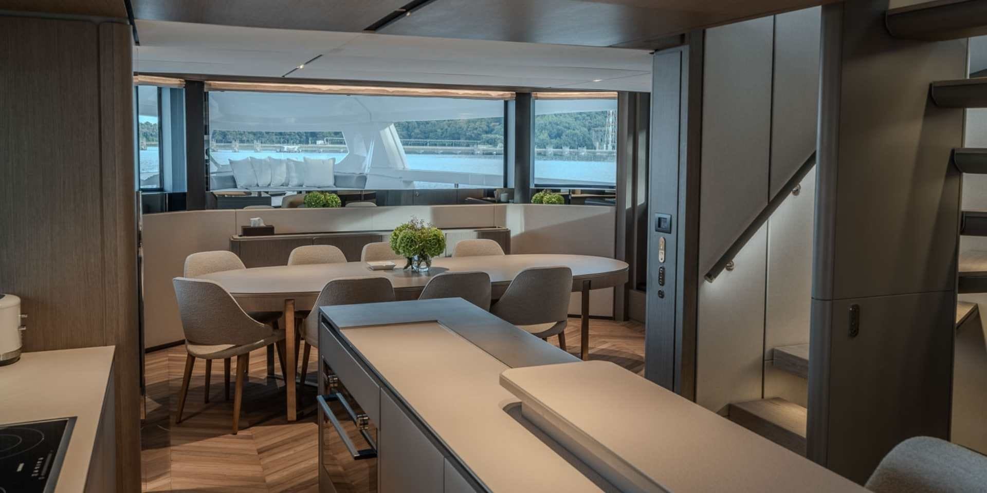 Ferretti Infynito 90, photograph 9
