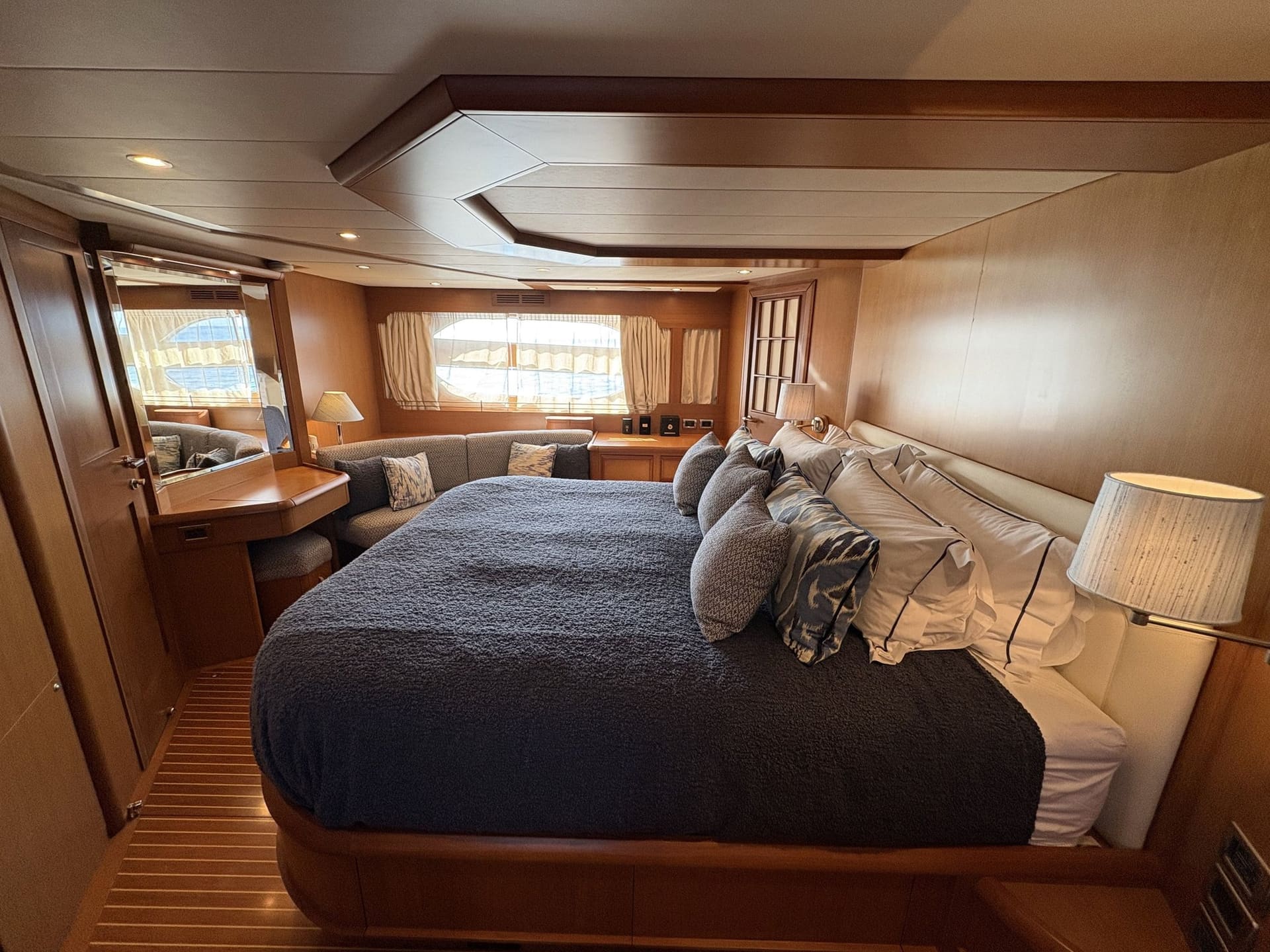 Mochi Craft Dolphin 74 Contango, full beam master stateroom