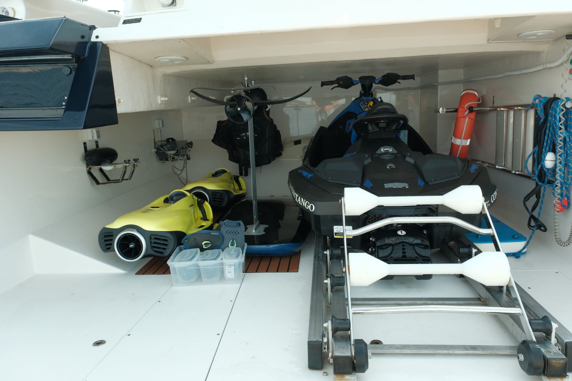 Mochi Craft Dolphin 74 Contango, transom garage with jet ski and Seabob