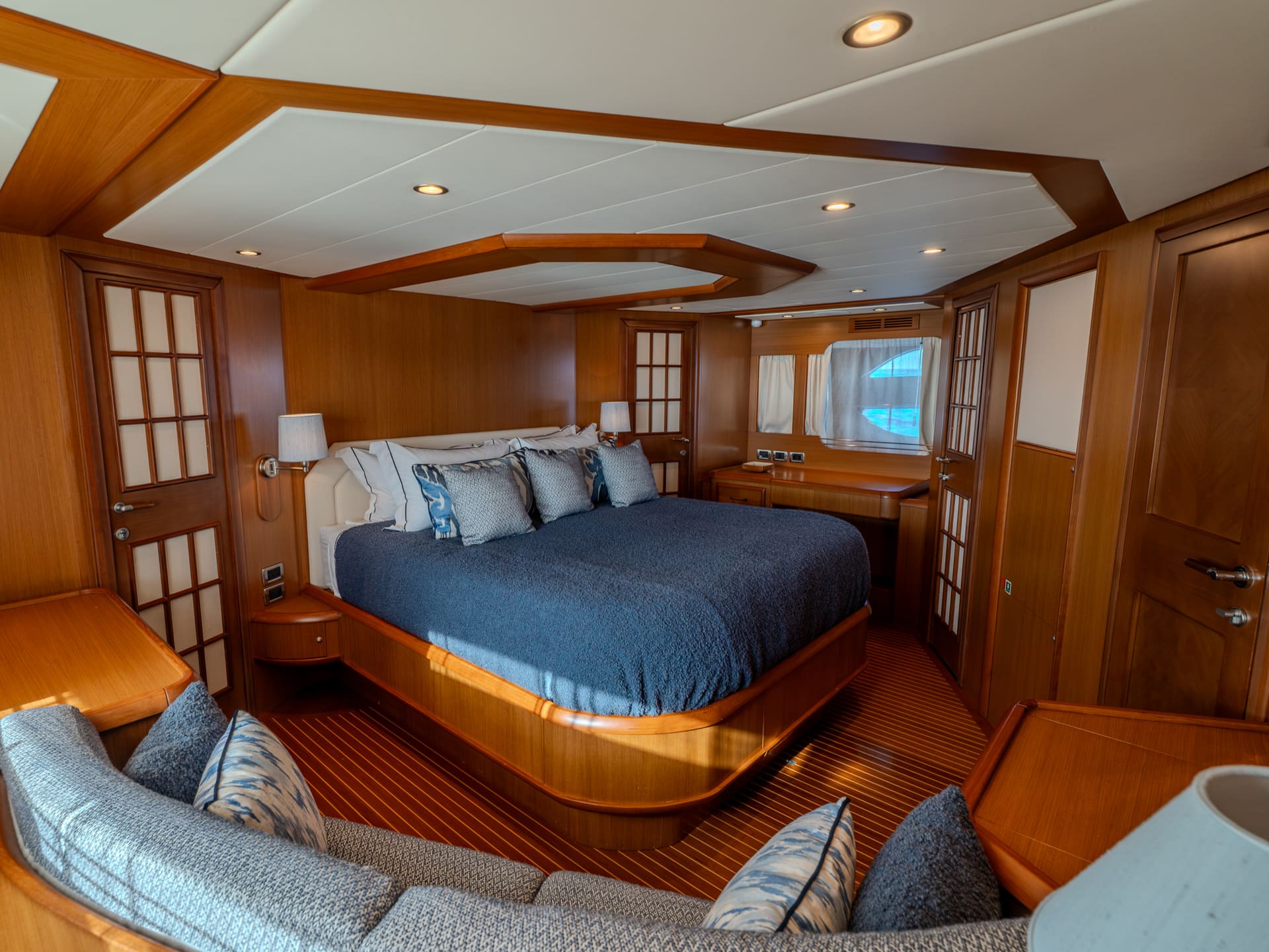 Mochi Craft Dolphin 74 Contango, full beam master stateroom amidships