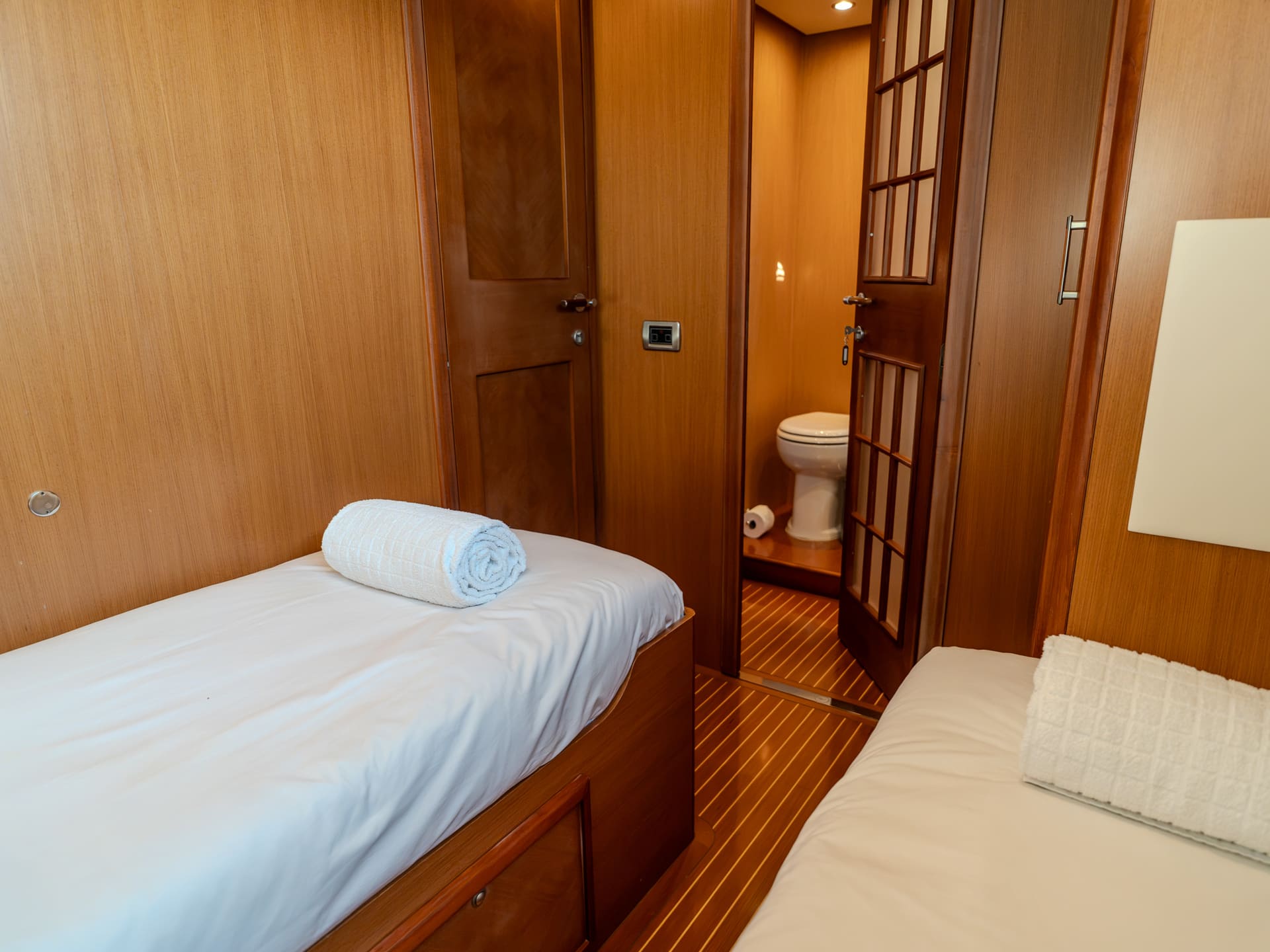 Mochi Craft Dolphin 74 Contango, crew cabin with its own en-suite
