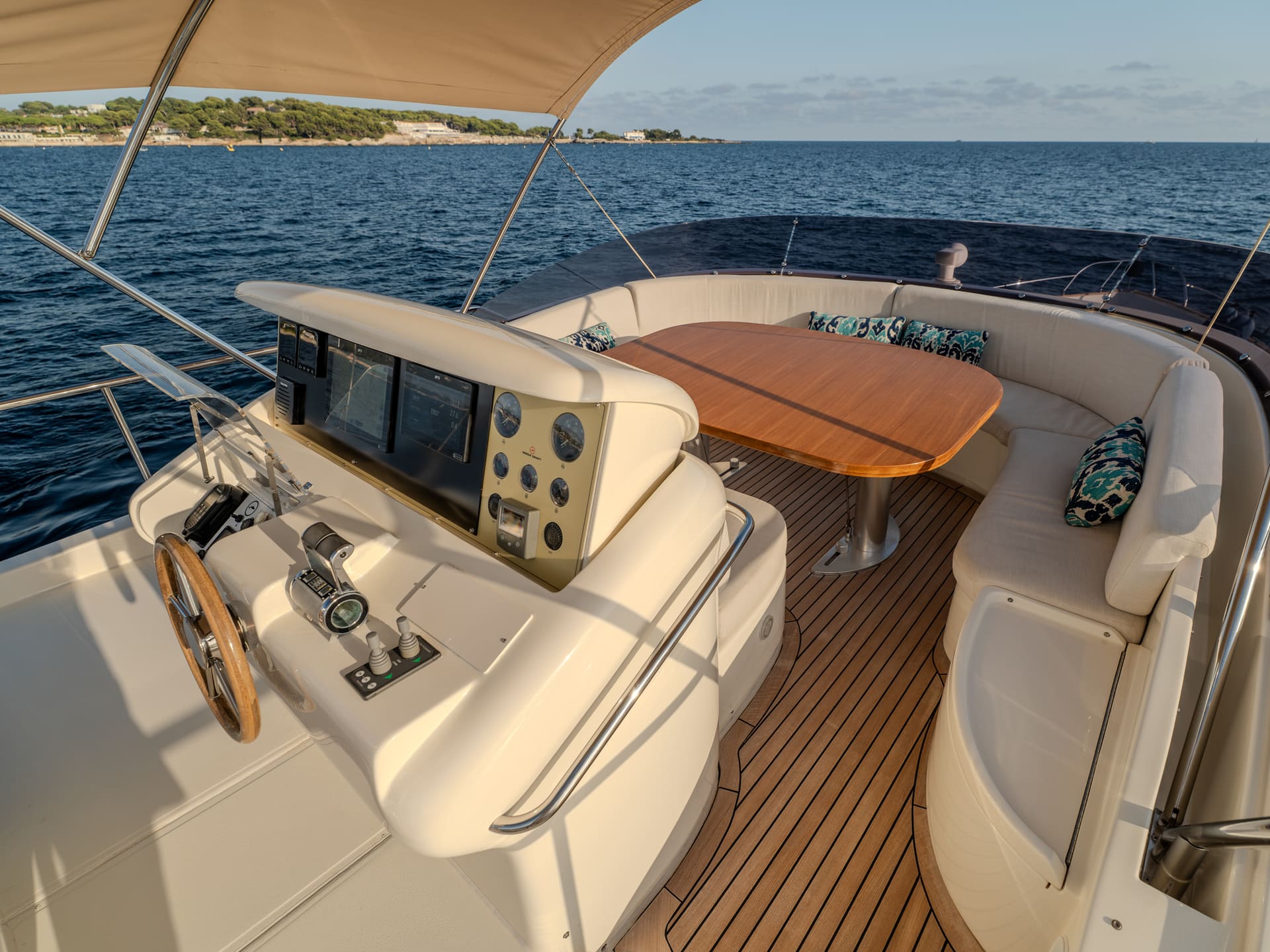 Mochi Craft Dolphin 74 Contango, flybridge helm and dining table